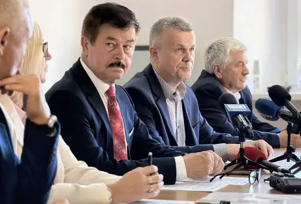 Rusza budowa drogi pieszo-rowerowej w gminie Siemyśl – podpisano umowę na dofinansowanie