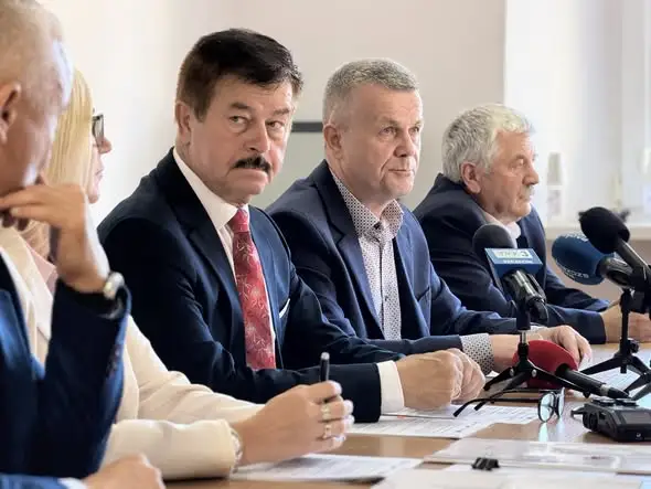Rusza budowa drogi pieszo-rowerowej w gminie Siemyśl – podpisano umowę na dofinansowanie