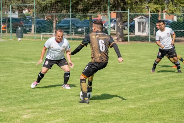 Sparing KS Perła z MKS Kotwica: sportowa rywalizacja i integracja na zakończenie wakacji