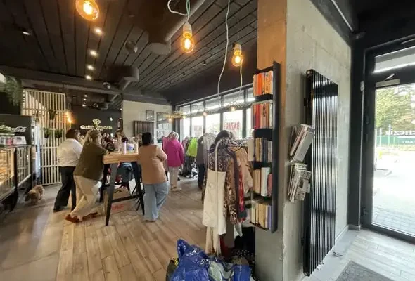 Bazar Kołobrzeg: kup, wymień, sprzedaj – moda cyrkularna w Caffe Venezia Moderno