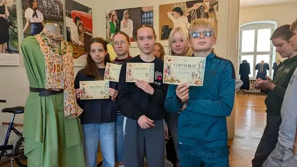 Lekcja muzealna o historii mody w klasie VI A