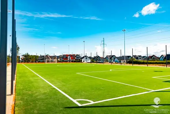 Zieleniewo: kompleks sportowy nabiera kształtu. Trawa, poliuretan i skatepark już na miejscu