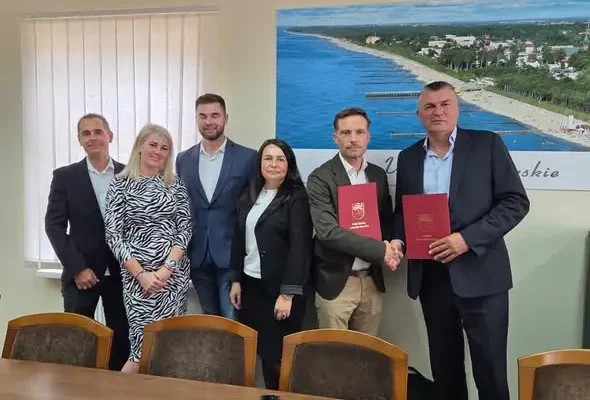 Ustronie Morskie: basen „Helios” z nowoczesną szatnią za ponad 587 tys. zł