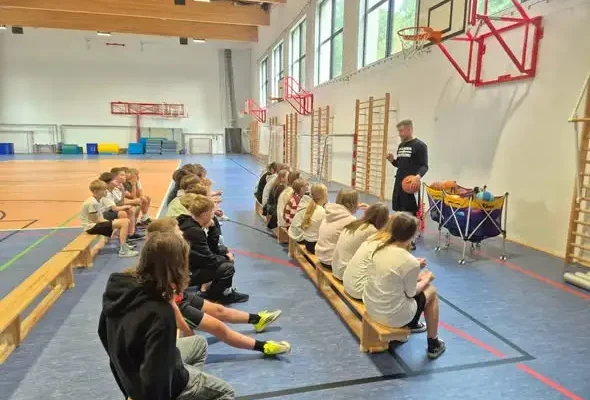 Kacper „Kacpa” Lachowicz odwiedził szkołę w Kędzierzynie-Koźlu
