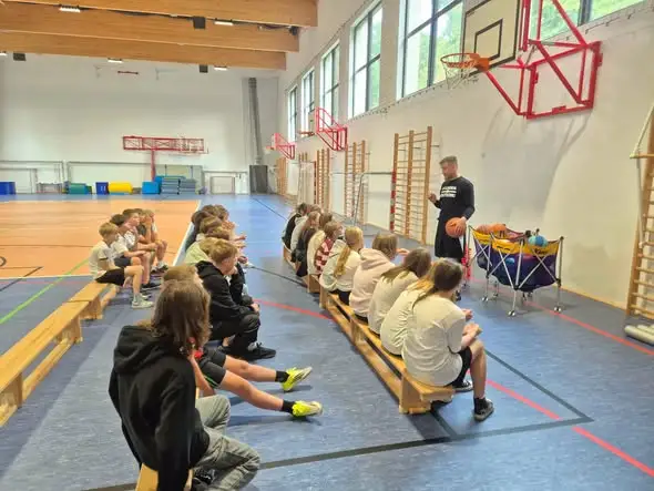 Kacper „Kacpa” Lachowicz odwiedził szkołę w Kędzierzynie-Koźlu