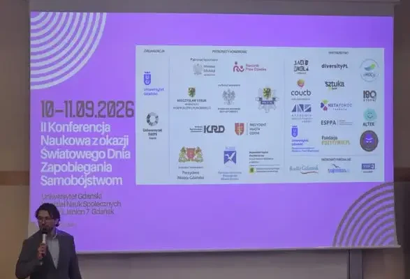 Pedagog i psycholog ze Szkoły Piastowskiej w Kołobrzegu na konferencji o zapobieganiu samobójstwom