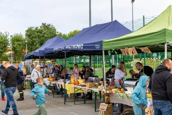 Dzień Pieczonego Ziemniaka w Dźwirzynie – szkolna tradycja i integracja mieszkańców