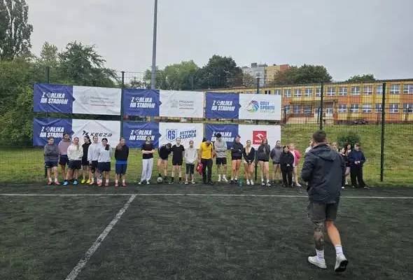 Dziewczęta z SP nr 3 w Kołobrzegu wygrywają turniej „Z Orlika na Stadion”