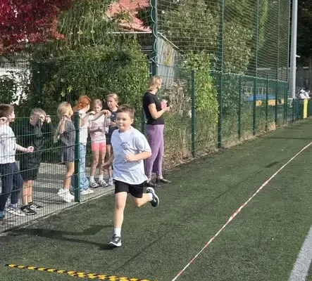 Jesienne Biegi Przełajowe w Ustroniu Morskim – sportowa rywalizacja uczniów