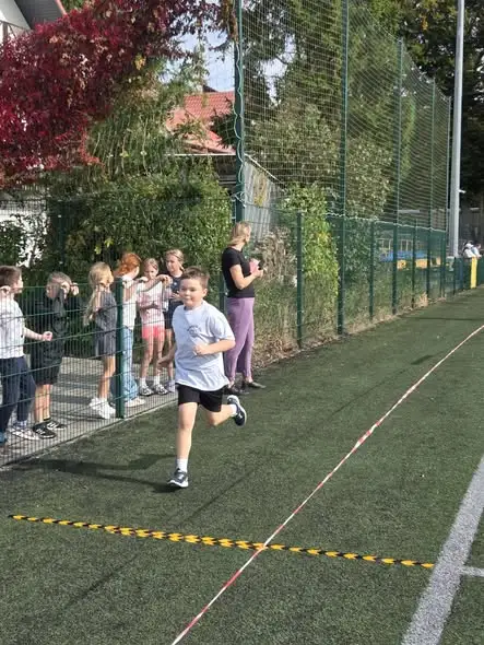 Jesienne Biegi Przełajowe w Ustroniu Morskim – sportowa rywalizacja uczniów