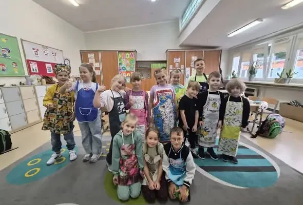 Pierwszoklasiści z klasy 1a przygotowali zdrowe śniadanie