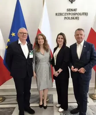 Uczniowie z Kołobrzegu zwiedzili Sejm RP na zaproszenie posła Marka Hoka