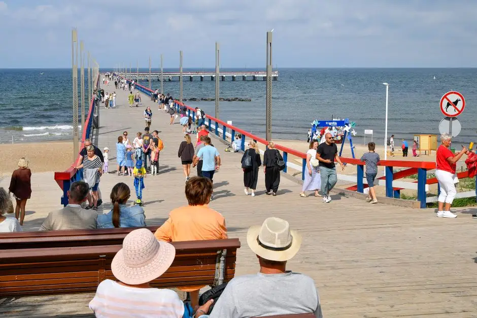 Złota jesień nad Bałtykiem: Kołobrzeg nie zwalnia tempa po wakacjach